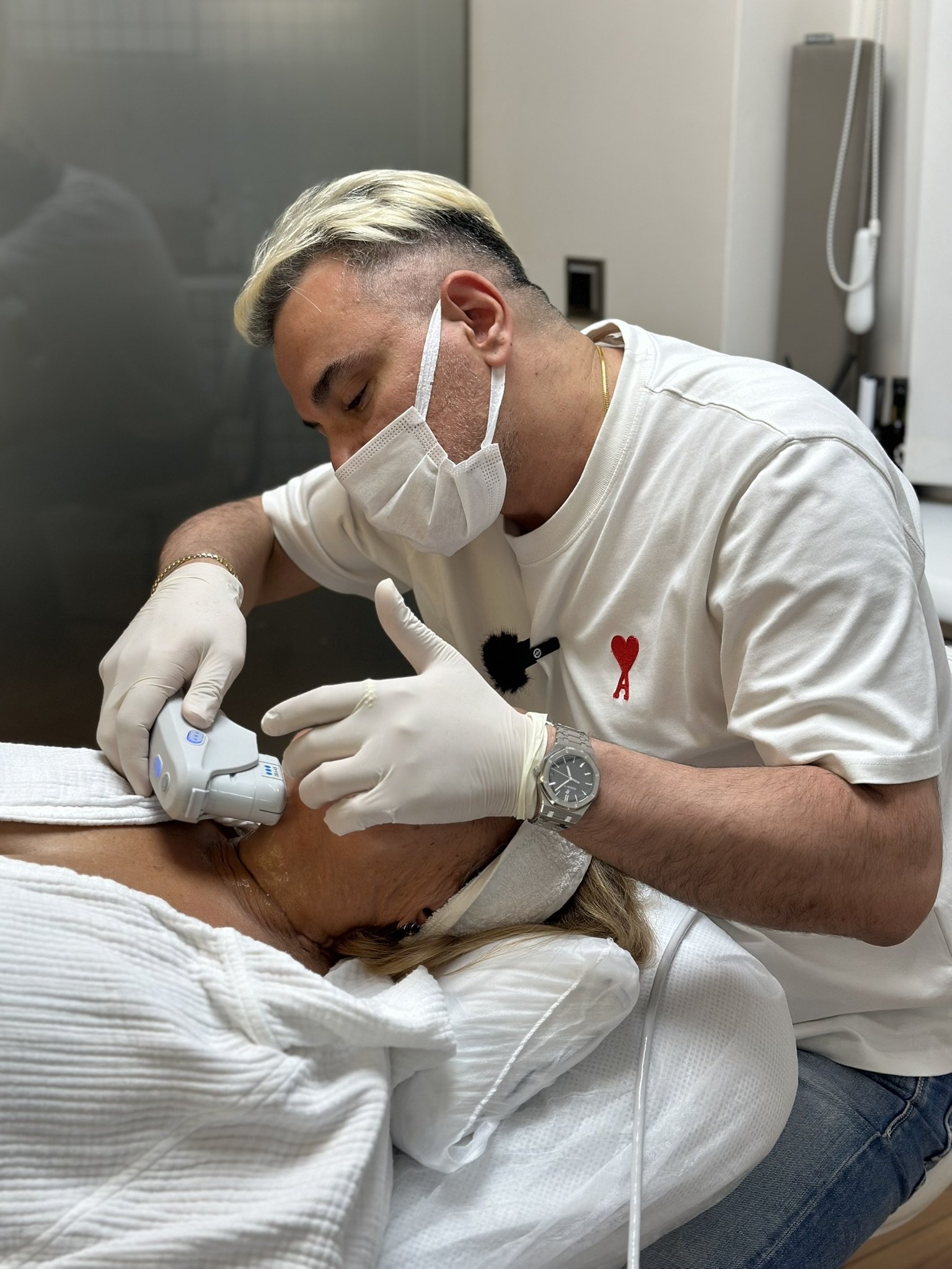 💎 Ultherapy ile Yüz Toparlama — Levent’te Cerrahi Olmadan Gençleş