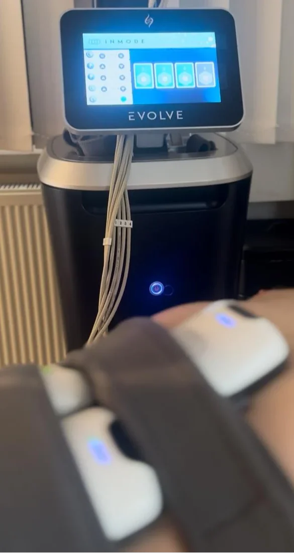 Evolve X (EMS + RF – kas güçlendirme & cilt sıkılaştırma)